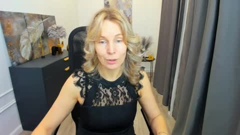 Snapshot of vivianlirei chatting on 04-24-26, 04:37 Sinti online show from 04-24-26, 04:37