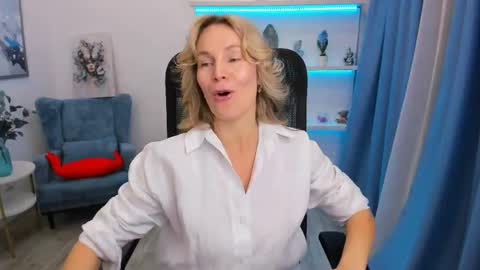 Snapshot of vivianlirei chatting on 05-29-26, 04:43 Sinti online show from 05-29-26, 04:43