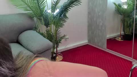 Snapshot of viviannenicole chatting on 05-17-26, 07:32 Nicole online show from 05-17-26, 07:32