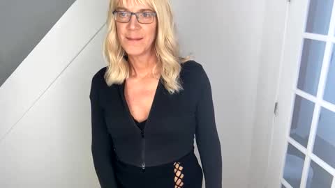 Vivlove online show from 12-24-24, 06:28