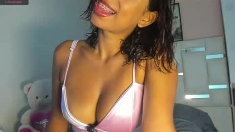 Snapshot of vivibless chatting on 06-12-26, 07:24 vivi online show from 06-12-26, 07:24