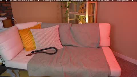 Snapshot of vivid_whit chatting on 10-10-25, 03:05 Whitney online show from 10-10-25, 03:05