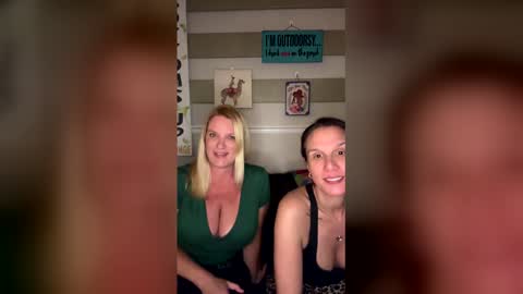 vivienesky online show from 05-10-26, 01:11