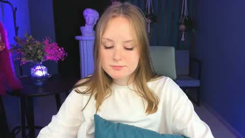 Vivien online show from 12-18-24, 01:23