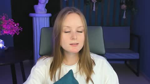 Vivien online show from 12-18-24, 07:30