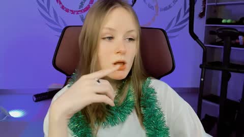 Vivien online show from 12-31-24, 05:11