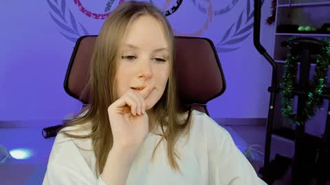 Vivien online show from 12-31-24, 08:15