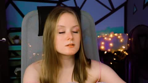 Vivien online show from 01-19-25, 06:32