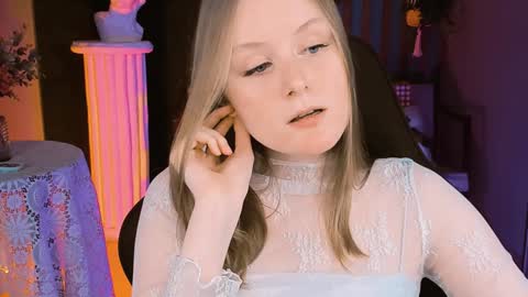 Vivien online show from 02-05-25, 01:33