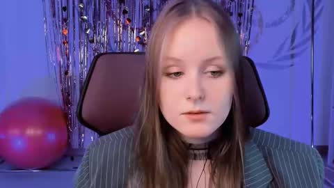 Vivien online show from 02-16-25, 09:27