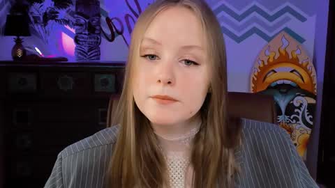 Vivien online show from 02-22-25, 09:12