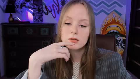 Vivien online show from 02-22-25, 06:30