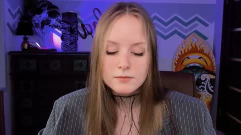 Vivien online show from 02-23-25, 09:11