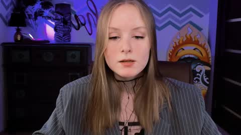 Vivien online show from 02-23-25, 03:18