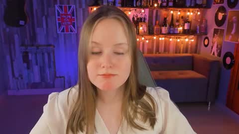 Vivien online show from 02-28-25, 05:37