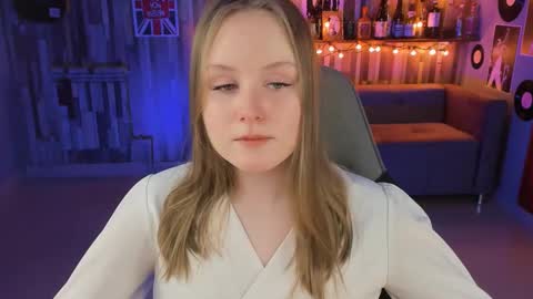 Vivien online show from 02-28-25, 08:39