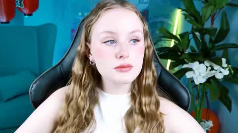 Vivien online show from 11-04-25, 09:08