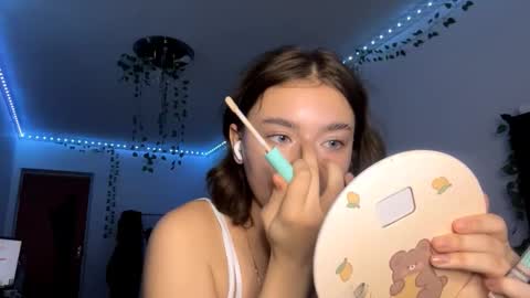 Vivi online show from 11-21-25, 06:06