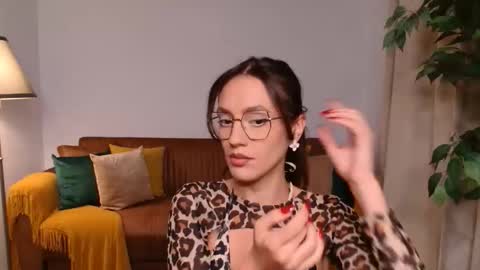 Vivienne online show from 10-12-25, 04:17