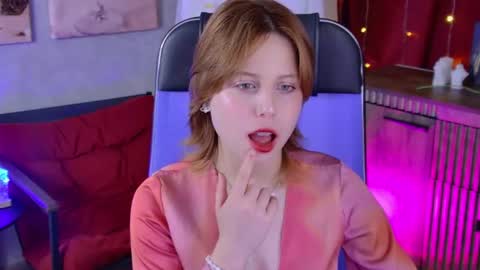 Snapshot of viviennehebert chatting on 06-13-26, 12:36 Vivienne online show from 06-13-26, 12:36