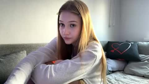 Snapshot of viviennewanko chatting on 04-11-26, 01:48 Kristy online show from 04-11-26, 01:48