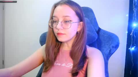 Snapshot of vivivivikkie chatting on 12-16-25, 04:56 vivivivikkie online show from 12-16-25, 04:56