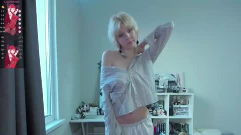 Snapshot of vivy_ chatting on 06-11-26, 06:39 chatur babes online show from 06-11-26, 06:39