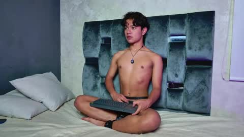 Snapshot of vix_hot chatting on 05-26-26, 08:05 vix_hot online show from 05-26-26, 08:05