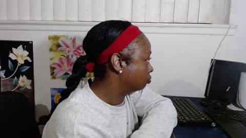 Snapshot of vixenfyre chatting on 12-09-24, 01:29 Vixen Fyre online show from 12-09-24, 01:29