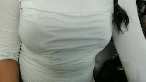 Snapshot of vixenfyre chatting on 01-16-25, 07:07 Vixen Fyre online show from 01-16-25, 07:07