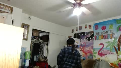 Snapshot of vixenfyre chatting on 02-20-25, 04:07 Vixen Fyre online show from 02-20-25, 04:07