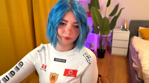 Polly  Online mostly at 9pm-2am UK Time online show from 12-02-24, 05:15