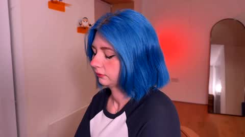 Polly  Online mostly at 9pm-2am UK Time online show from 01-04-25, 06:40