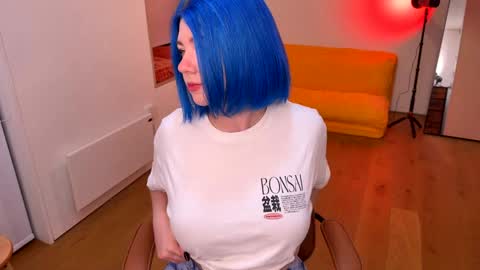 Polly  Online mostly at 9pm-2am UK Time online show from 01-12-25, 06:27