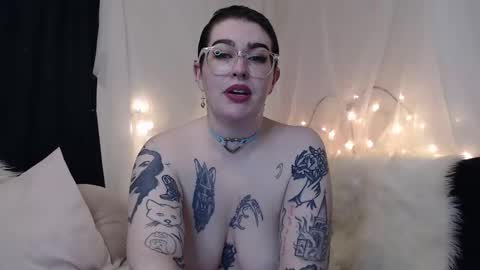Snapshot of vixinvvitch chatting on 01-17-25, 07:38 VIXIN online show from 01-17-25, 07:38