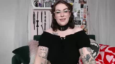 Snapshot of vixinvvitch chatting on 02-18-26, 02:24 VIXIN online show from 02-18-26, 02:24