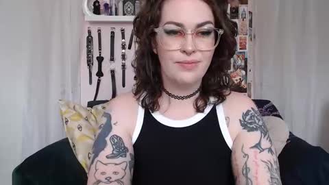 Snapshot of vixinvvitch chatting on 06-10-26, 04:28 VIXIN online show from 06-10-26, 04:28