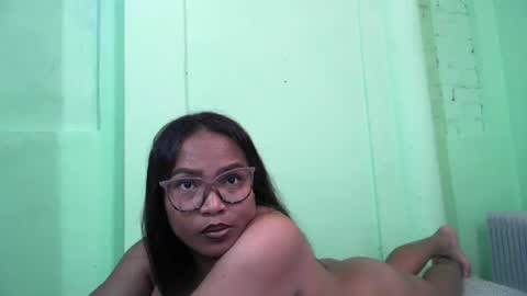 Snapshot of voagelle chatting on 02-26-25, 04:45 voagelle online show from 02-26-25, 04:45