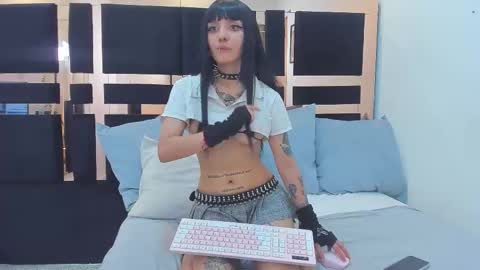 Snapshot of volkovbaby chatting on 12-14-25, 08:46 Lisa online show from 12-14-25, 08:46