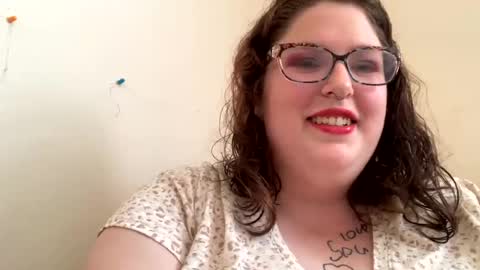 Snapshot of vovianxoxo chatting on 06-19-26, 09:51 Vivian online show from 06-19-26, 09:51