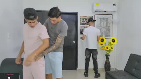 voyeurism_guys online show from 05-20-26, 11:00