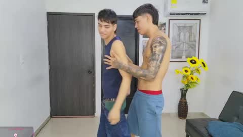 voyeurism_guys online show from 05-25-26, 11:00