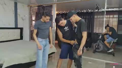 voyeurism_guys online show from 06-15-26, 10:34