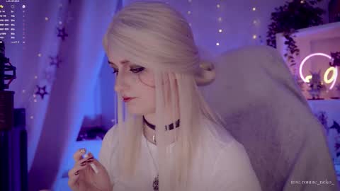 Snapshot of vronnier chatting on 09-13-25, 07:13 vronnier online show from 09-13-25, 07:13