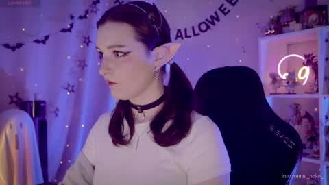 Snapshot of vronnier chatting on 11-07-25, 10:04 vronnier online show from 11-07-25, 10:04