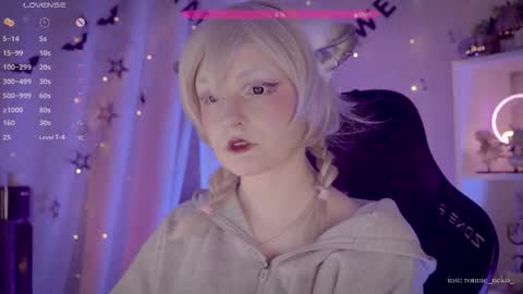 Snapshot of vronnier chatting on 11-08-25, 01:55 vronnier online show from 11-08-25, 01:55