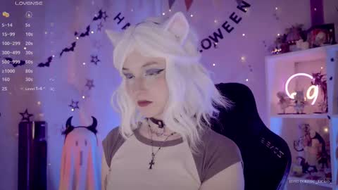 Snapshot of vronnier chatting on 11-11-25, 10:37 vronnier online show from 11-11-25, 10:37