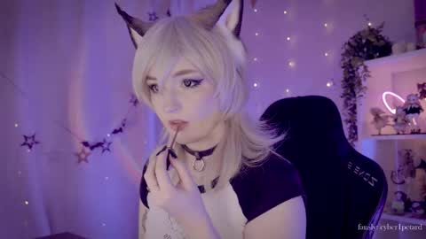 Snapshot of vronnier chatting on 12-19-25, 04:03 vronnier online show from 12-19-25, 04:03