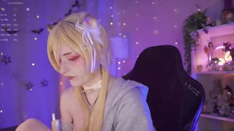 Snapshot of vronnier chatting on 02-06-26, 02:42 vronnier online show from 02-06-26, 02:42