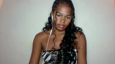 Snapshot of vynarahot chatting on 05-10-26, 04:50 vynarahot online show from 05-10-26, 04:50